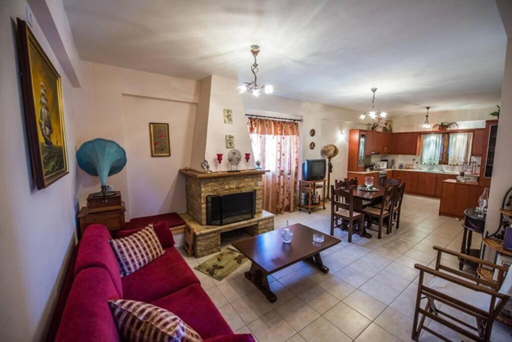 Kelly'S Villa In Stoupa Neokhorion  المظهر الخارجي الصورة